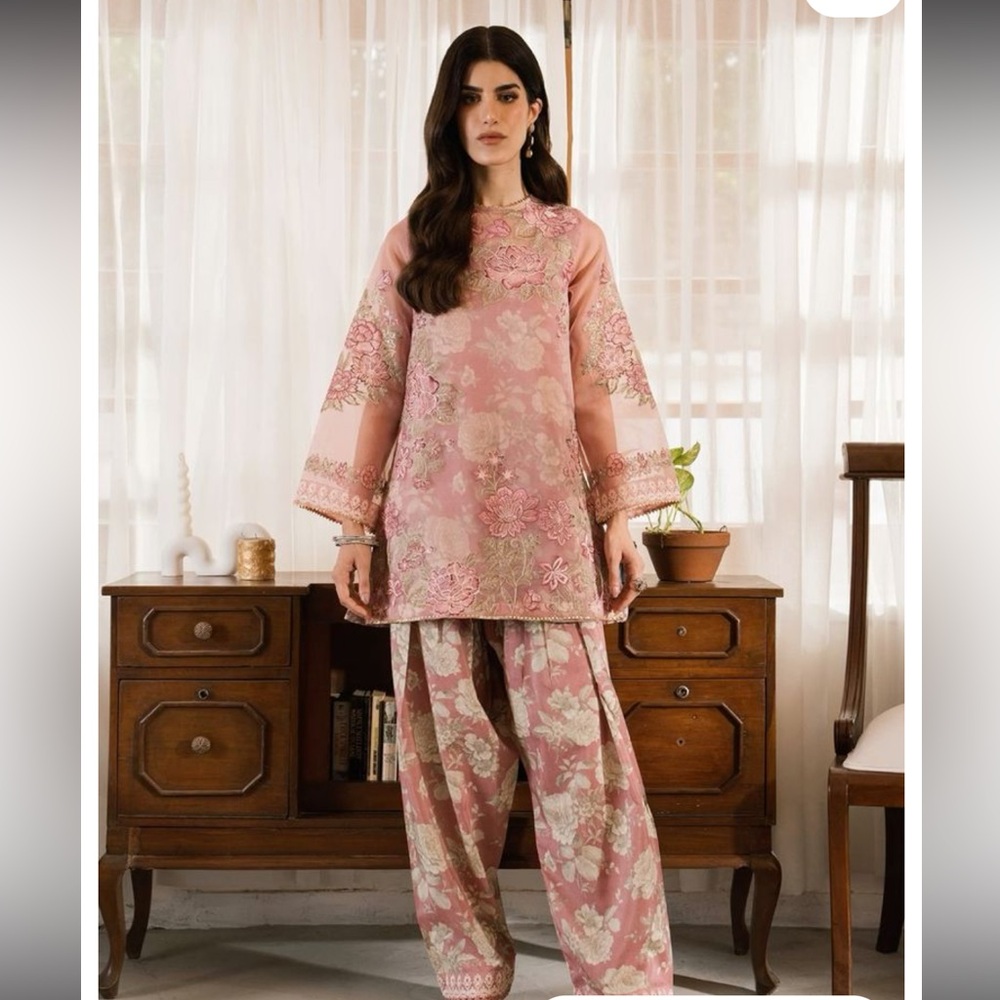 Ethnc pk Pink Floral Pakistani Embroidered Outfit